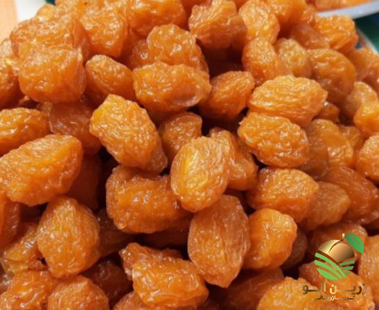 فروشنده آلو بخارا خشک آفتابی